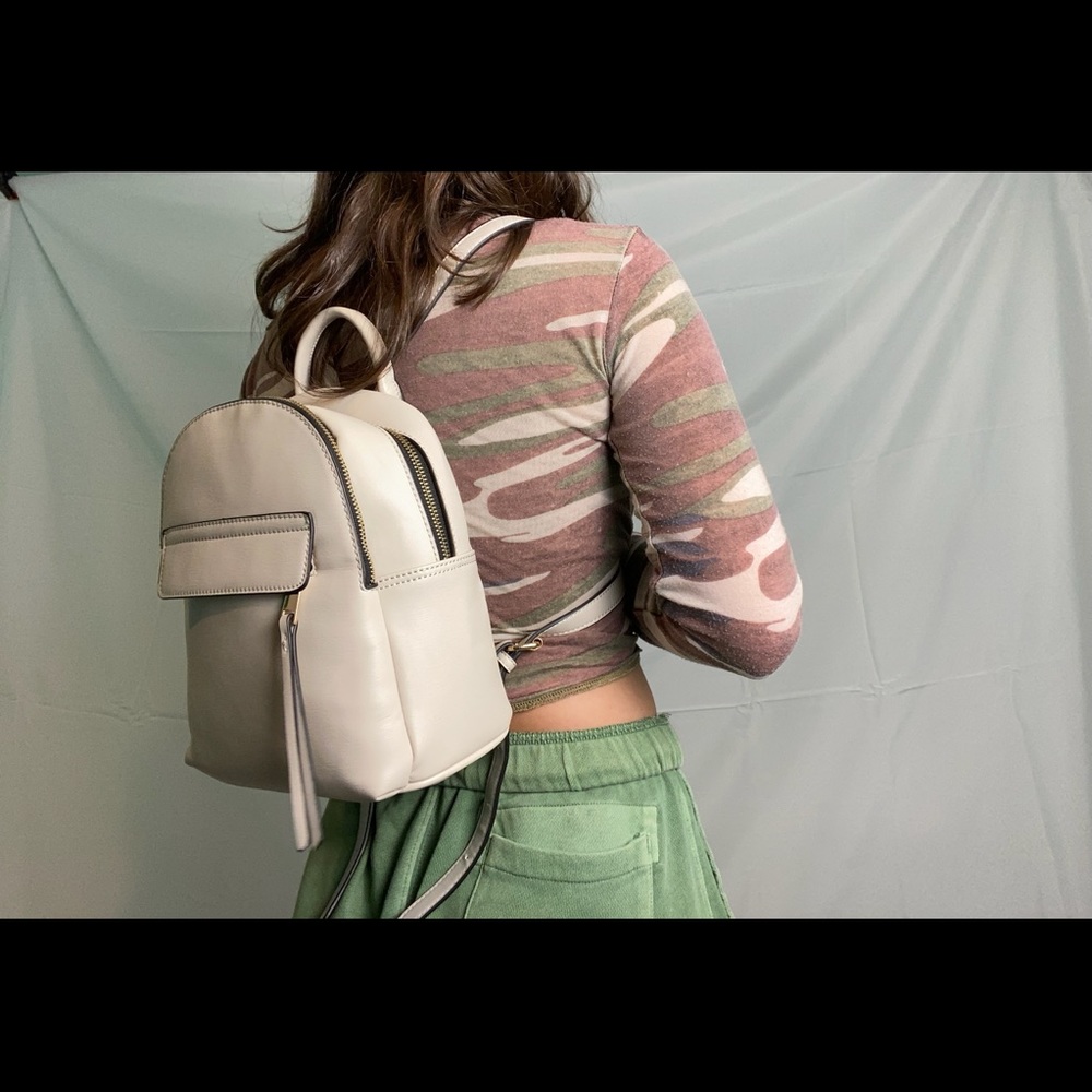 White, Mini backpack🤍🎒 - Picture 2 of 3